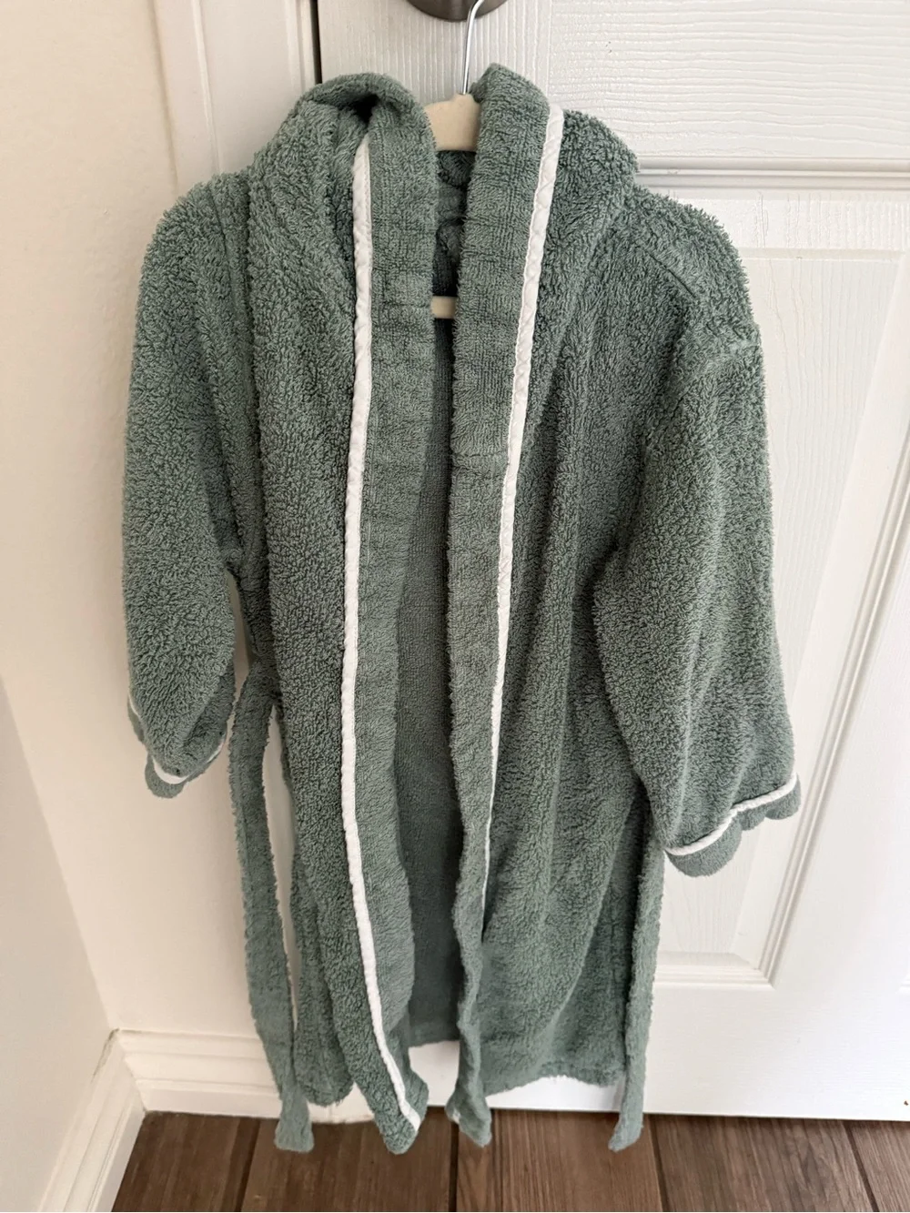Plush Hooded Bath Robe in Sage Green with White Trim kids 4-5yrs